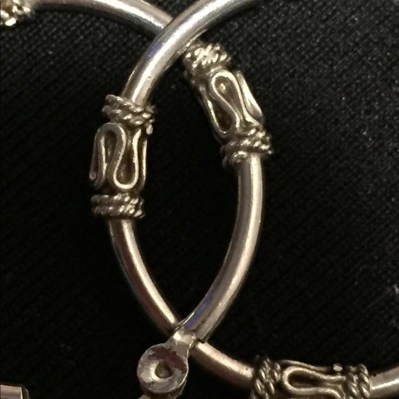 Beautiful 925 Sterling silver hoop earrings with thai design - Picture 5 of 7